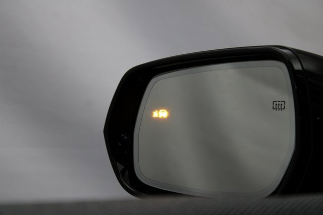 New 2025 Cadillac Optiq Sport 1 w/ LPO, ONYX Package image 32