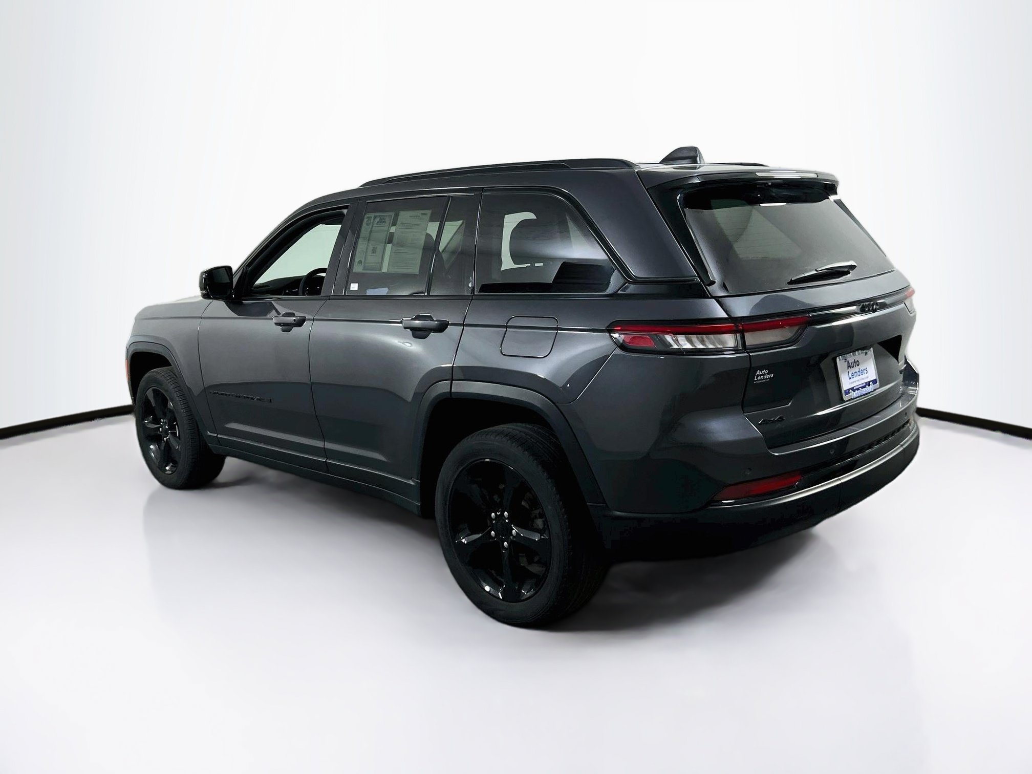Used 2023 Jeep Grand Cherokee Limited w/ Black Appearance Package AWD/4WD image 7