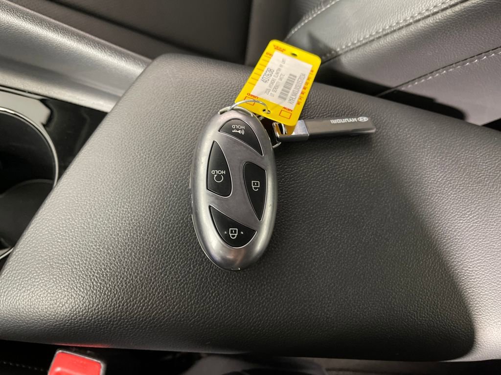 Certified 2025 Hyundai Elantra Limited image 26