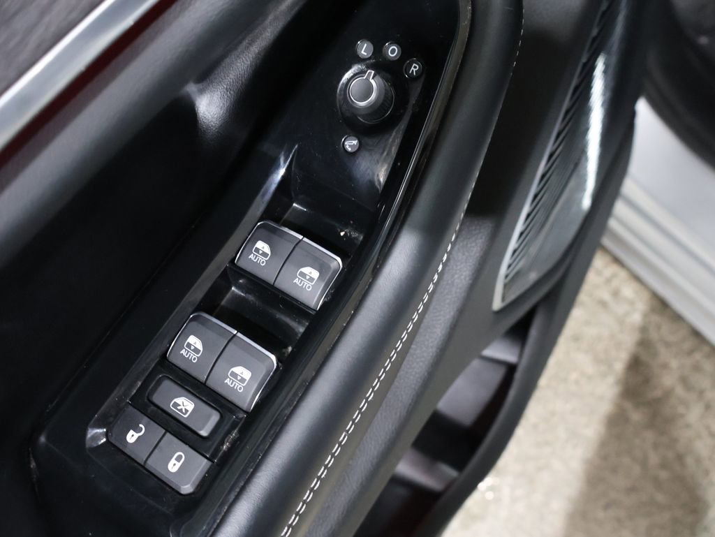 Used 2021 Jeep Grand Cherokee L Overland w/ Luxury Tech Group IV image 15