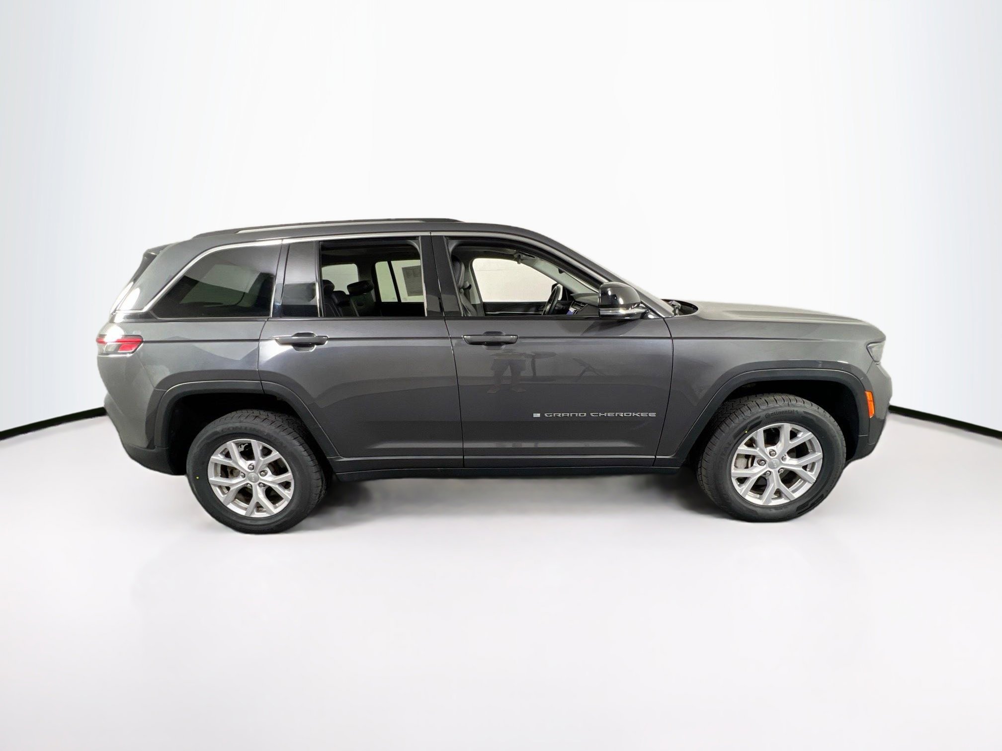 Used 2022 Jeep Grand Cherokee Limited image 4