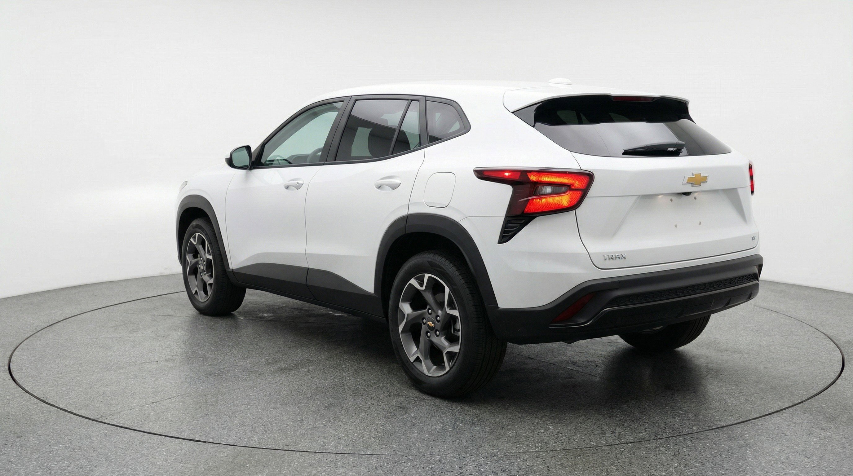 Used 2025 Chevrolet Trax LT w/ LT Convenience Package image 6