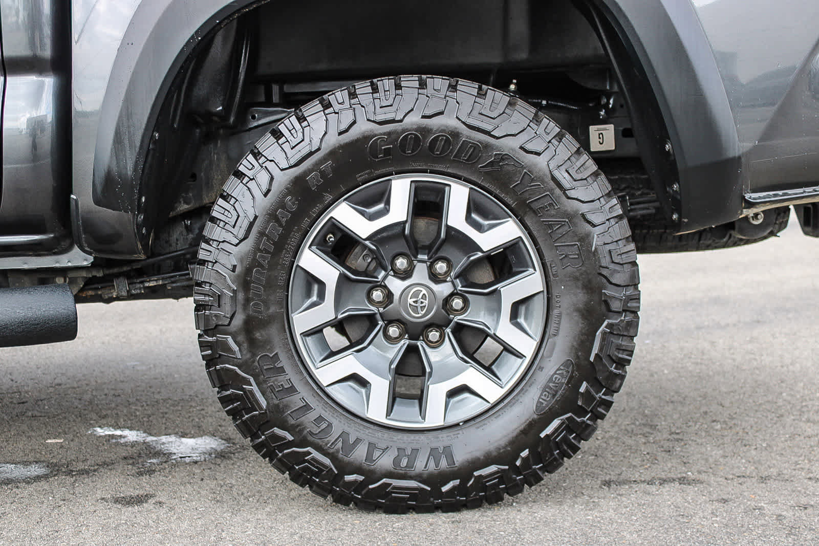 Used 2019 Toyota Tacoma TRD Off-Road AWD/4WD image 8