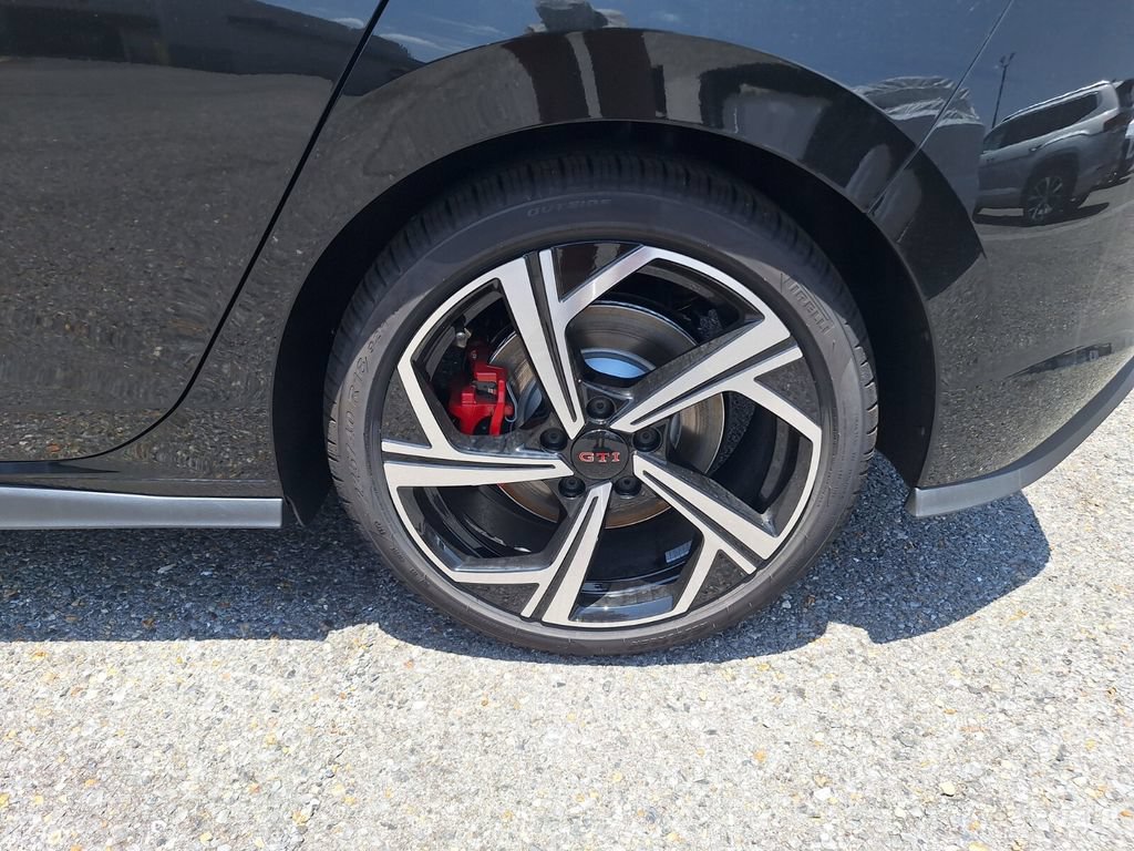New 2026 Volkswagen GTI SE FWD image 12