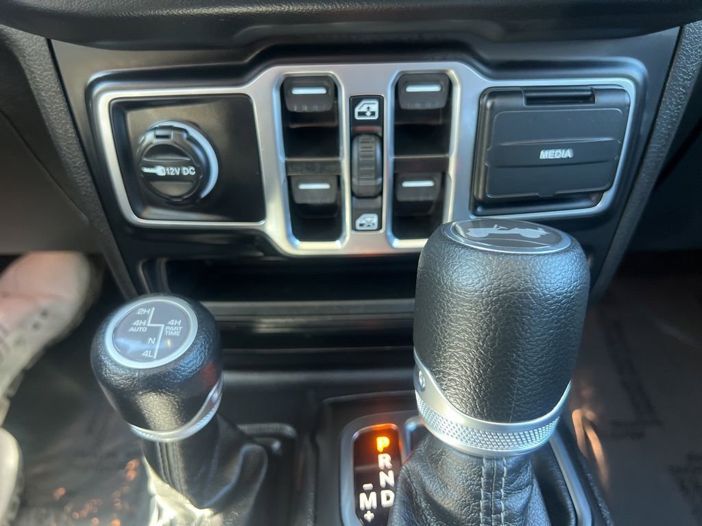 Used 2025 Jeep Wrangler Unlimited Sahara AWD/4WD image 44