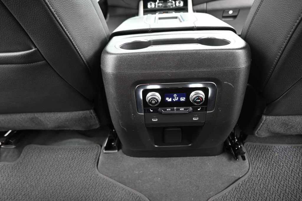 Used 2022 GMC Yukon Denali w/ Denali Premium Package AWD/4WD image 24