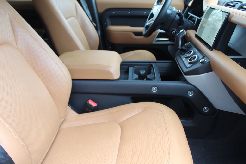 Used 2024 Land Rover Defender 130 S image 3