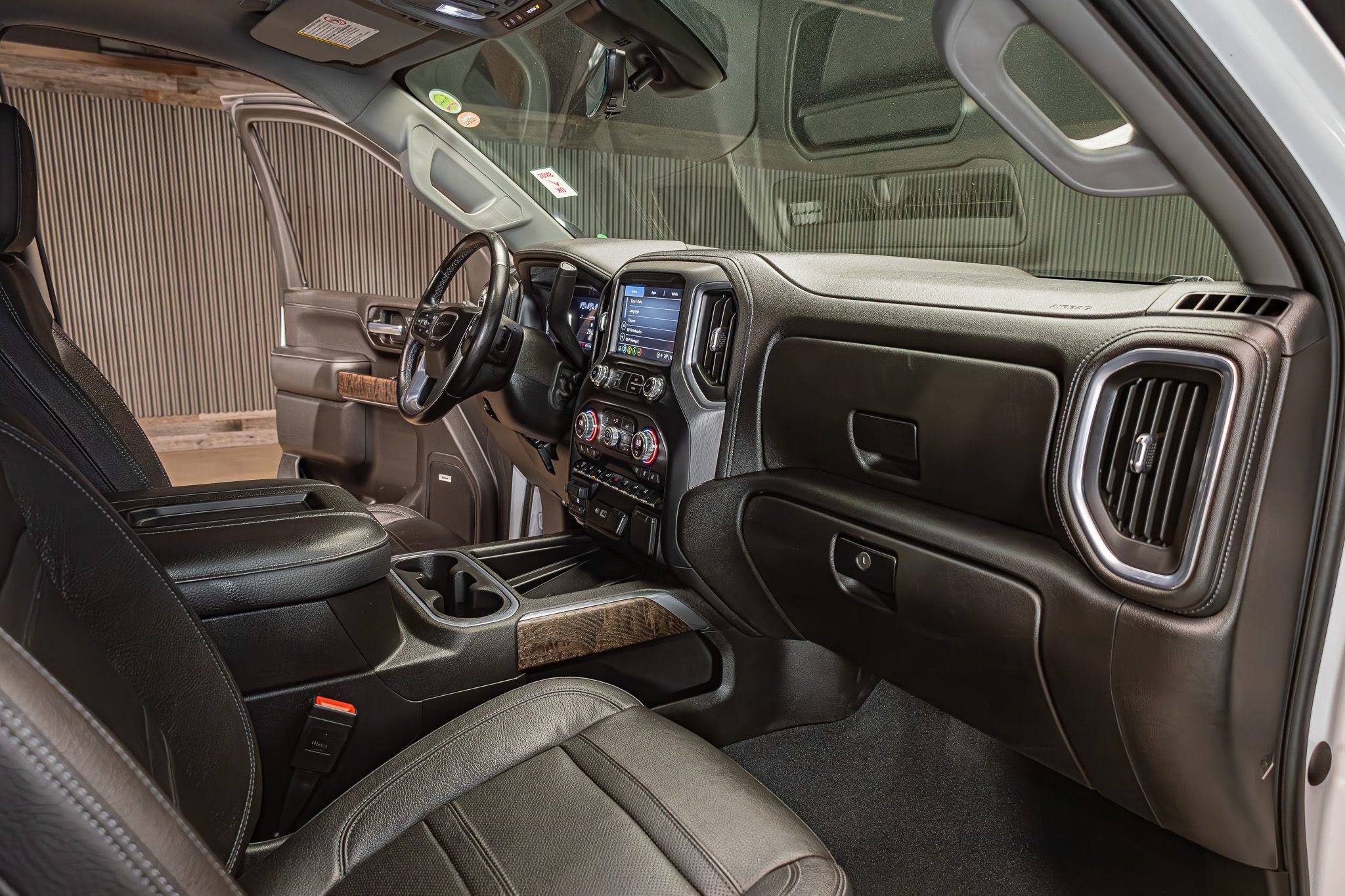 Used 2021 GMC Sierra 3500 Denali w/ Denali Ultimate Package AWD/4WD image 17