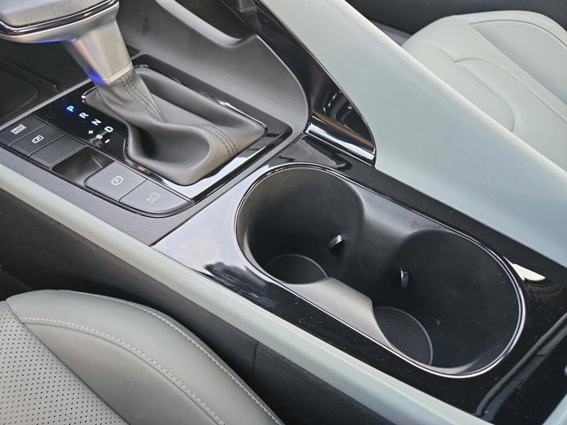 Used 2025 Hyundai Elantra Limited FWD image 30