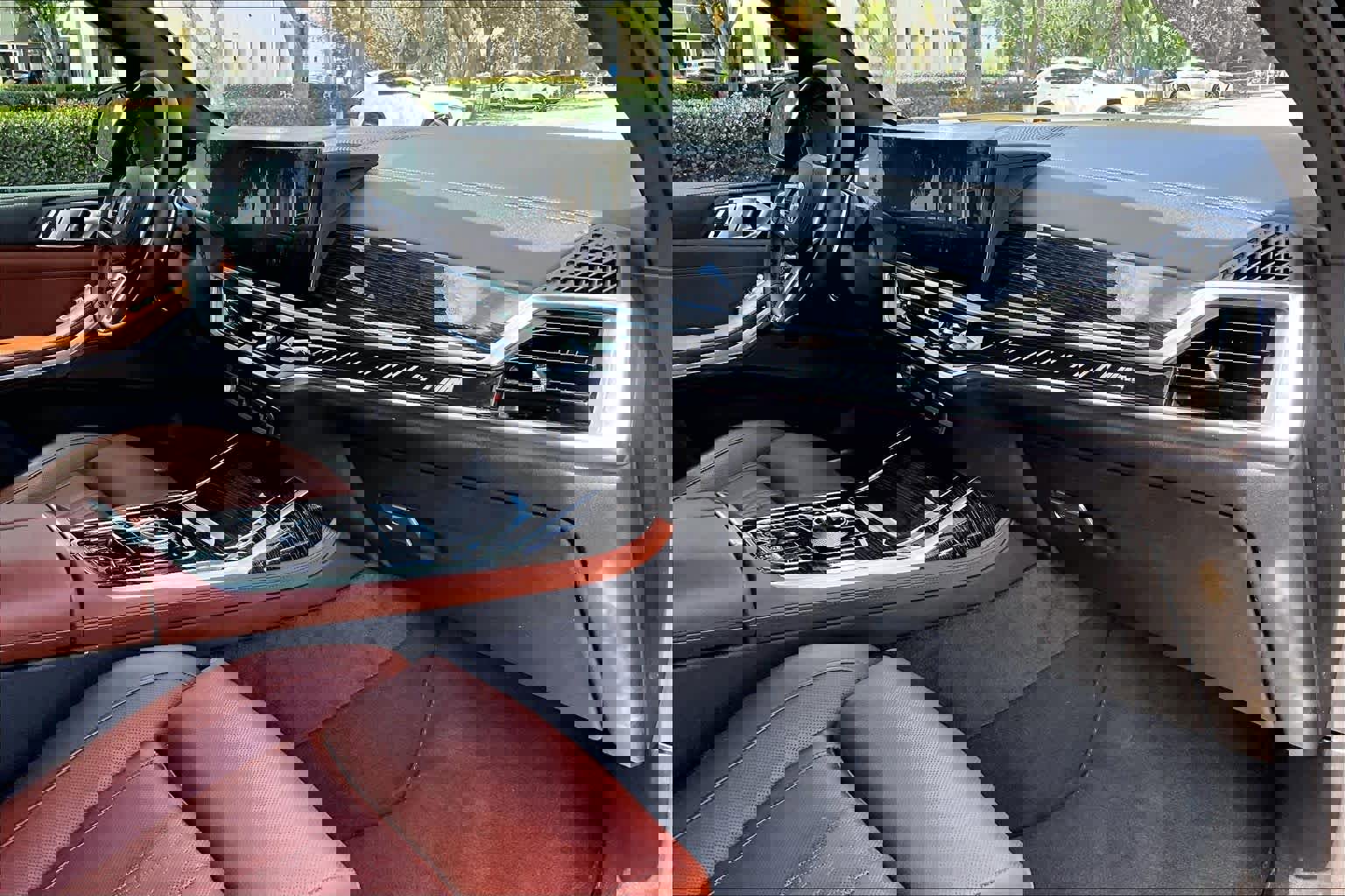 Used 2025 BMW X7 M60i image 19