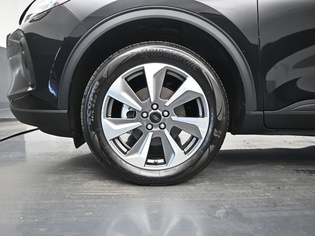 Certified 2025 Ford Escape Platinum w/ Premium Technology Package image 25