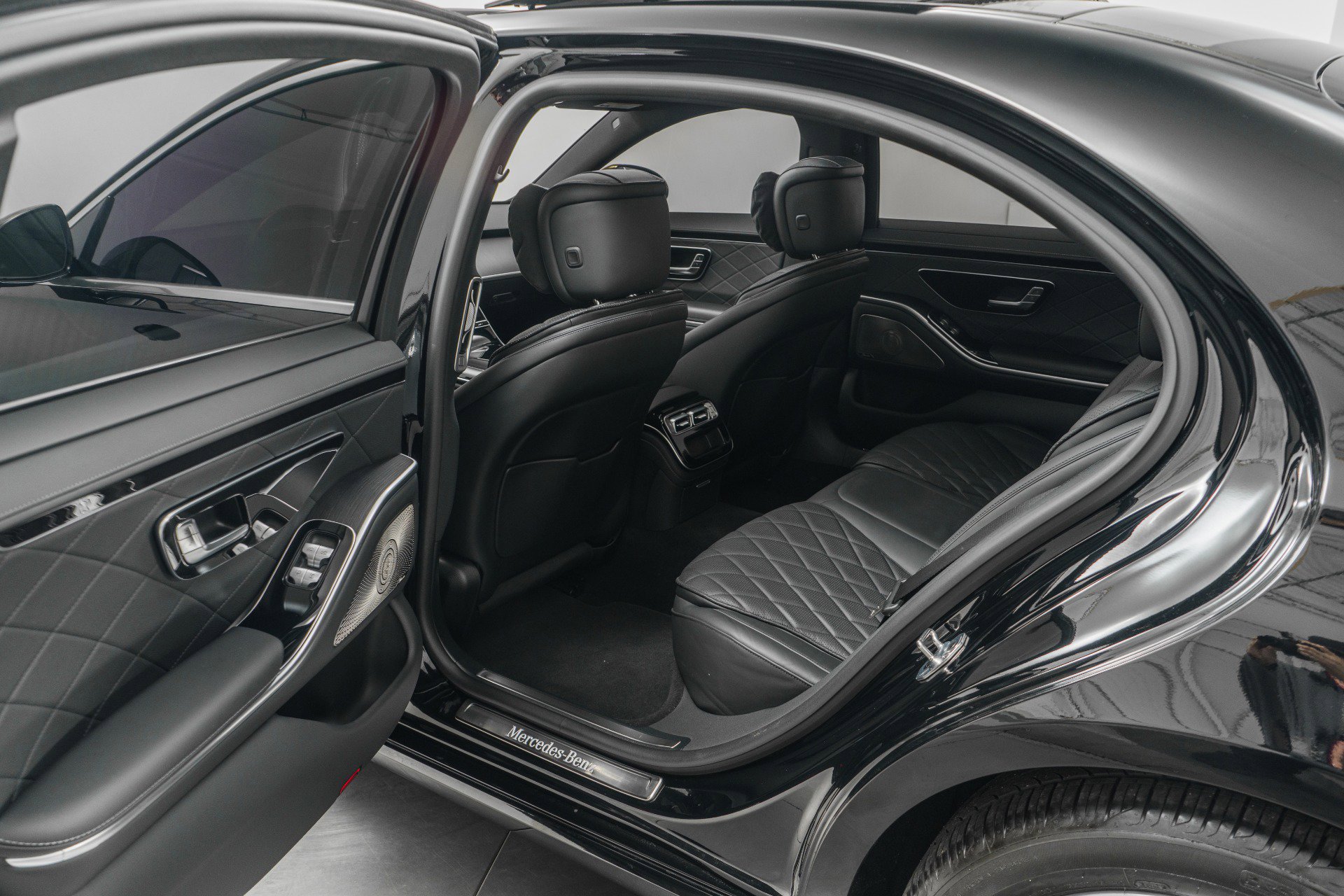 Used 2025 Mercedes-Benz S 580e 4MATIC Sedan image 34