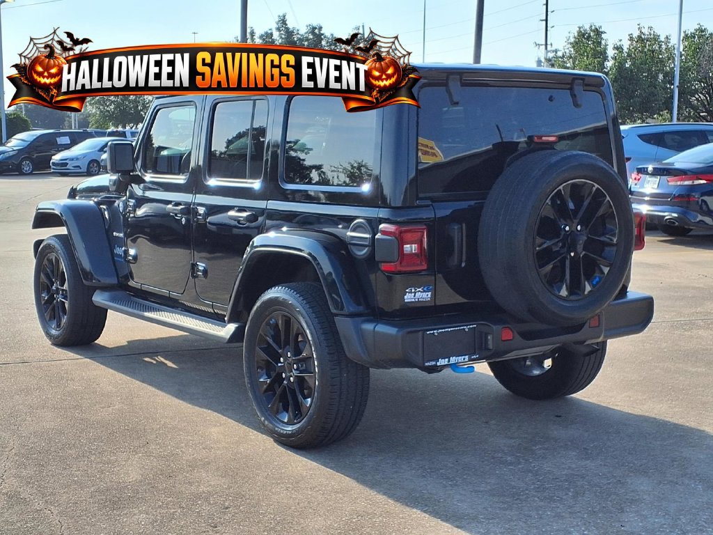 Used 2023 Jeep Wrangler Unlimited Sahara w/ Cold Weather Group AWD/4WD image 2