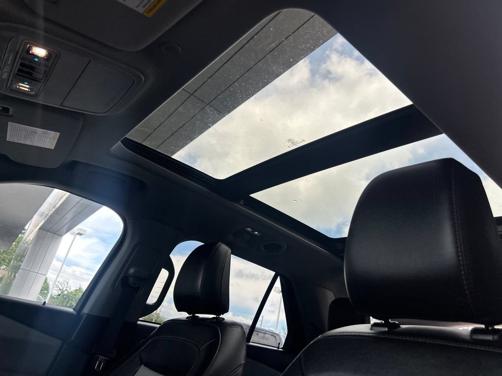 Used 2024 Ford Explorer XLT w/ Equipment Group 202A AWD/4WD image 26