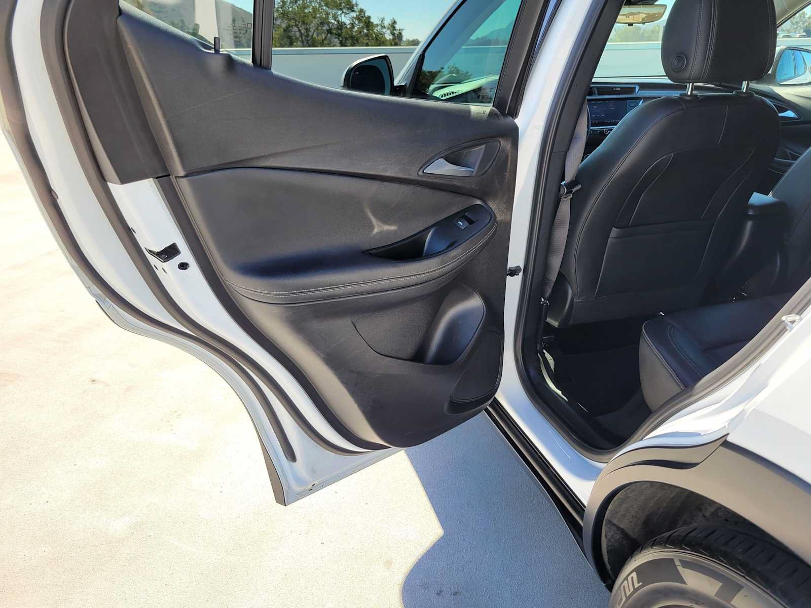 Used 2020 Buick Encore GX Essence w/ Experience Buick Package FWD image 16