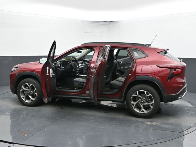 Used 2025 Chevrolet Trax LT image 55