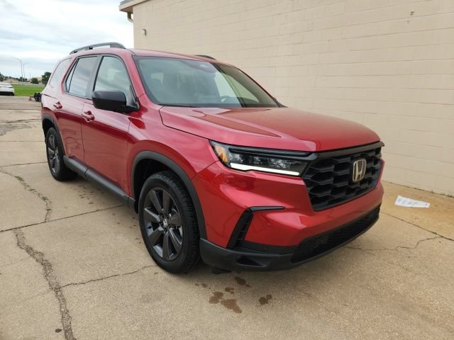 Used 2025 Honda Pilot Sport image 3
