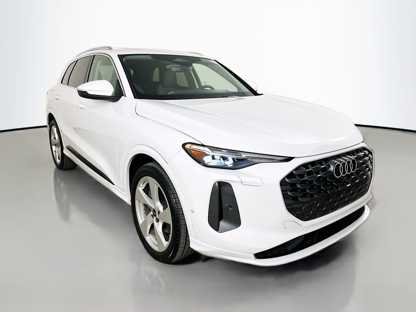 Certified 2025 Audi Q5 Prestige AWD/4WD image 3