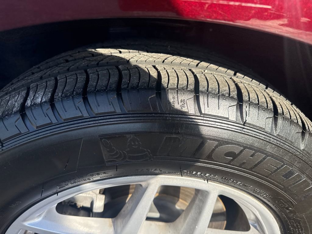 Used 2024 Ford Edge SEL w/ Convenience Package image 17