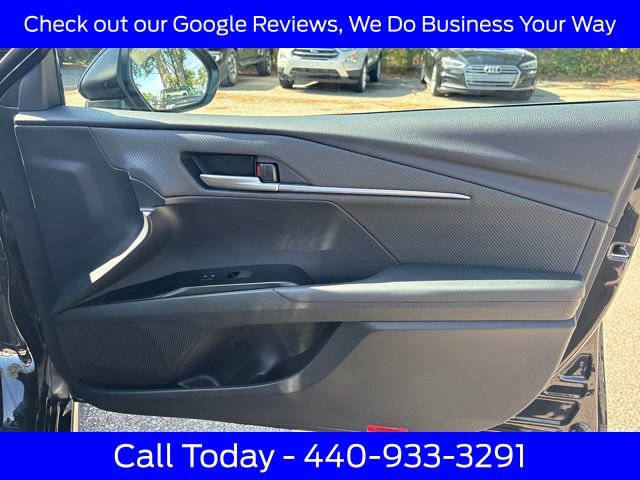 Used 2025 Toyota Camry SE image 35