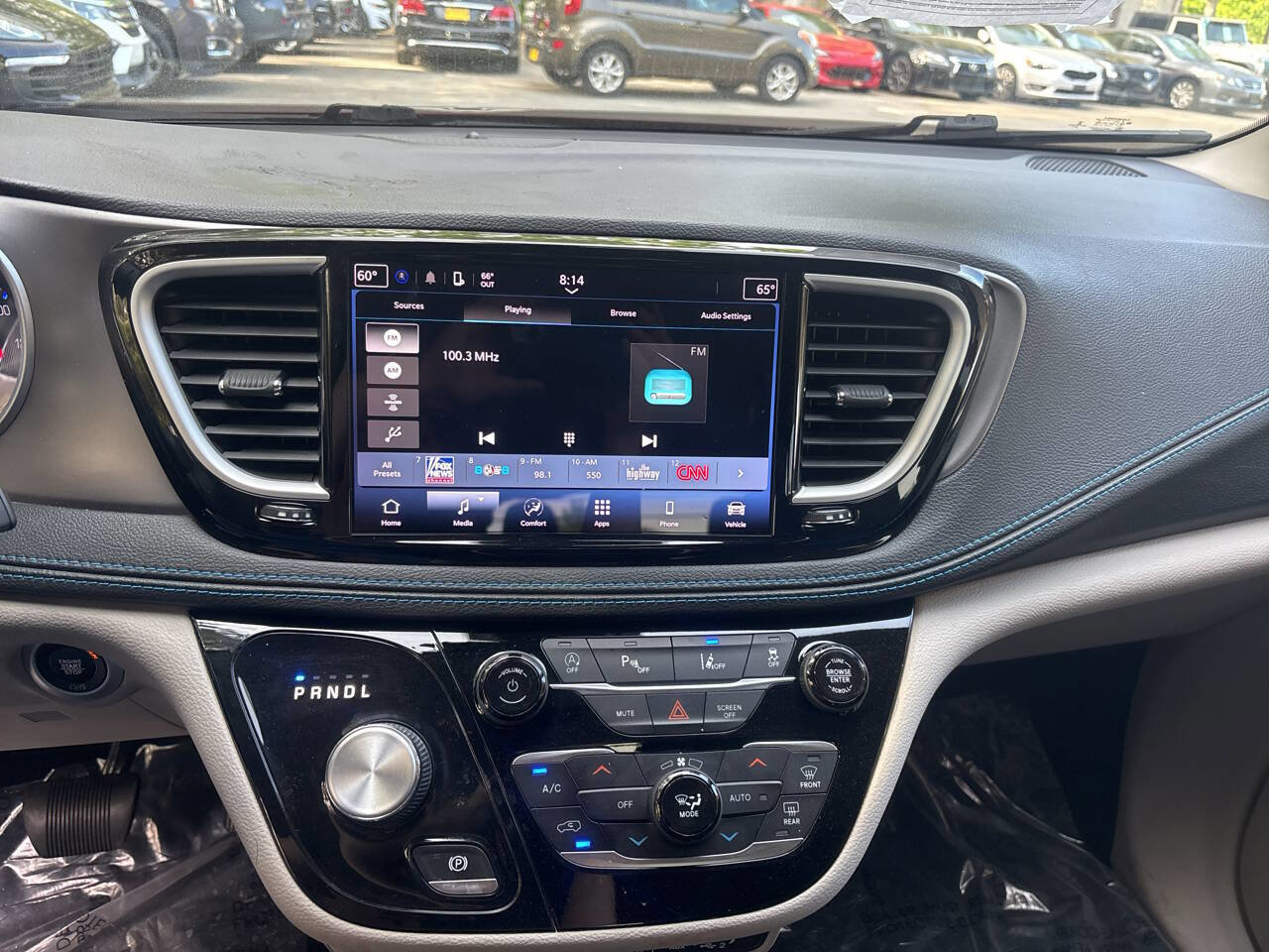 Used 2021 Chrysler Pacifica Touring FWD image 13