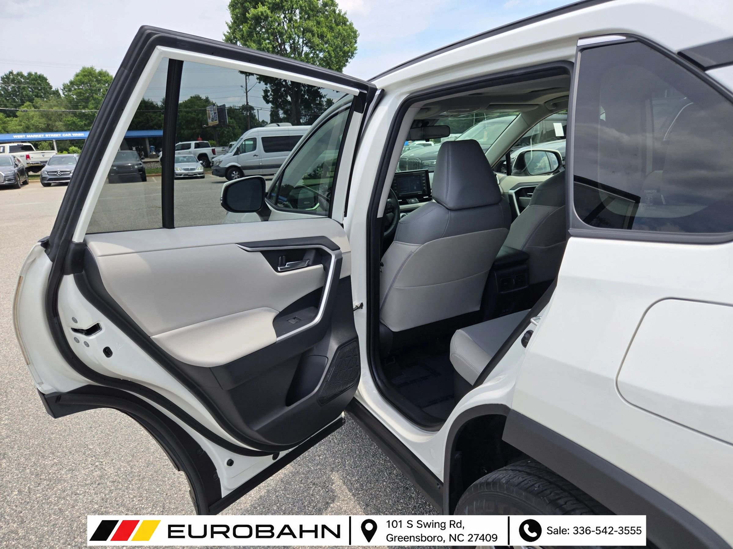 Used 2022 Toyota RAV4 XLE Premium AWD/4WD image 11