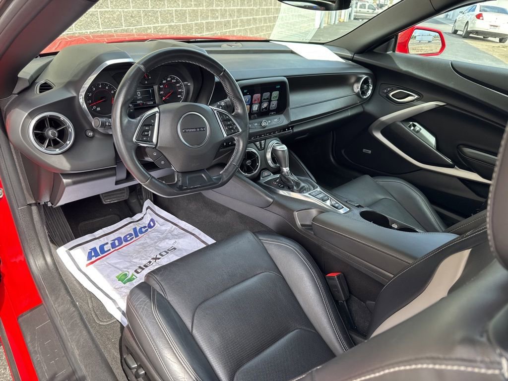 Used 2016 Chevrolet Camaro LT RWD image 8