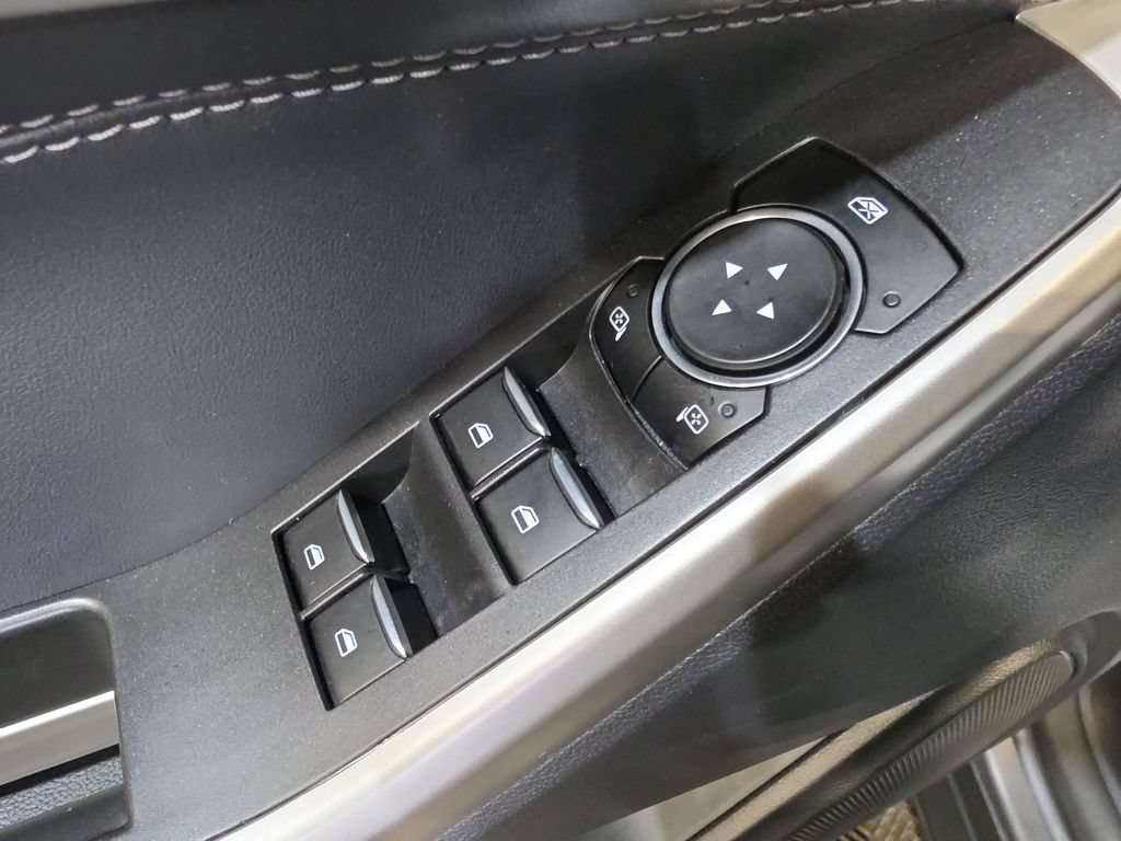 Used 2023 Ford Explorer XLT AWD/4WD image 15