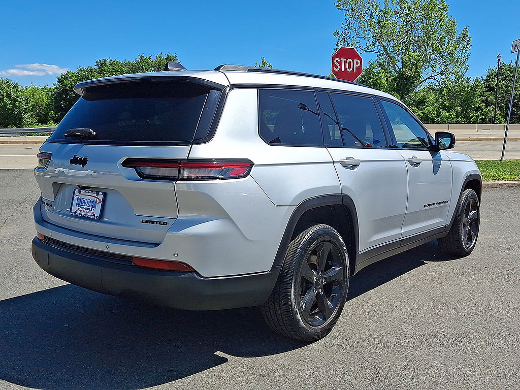 Used 2022 Jeep Grand Cherokee L Limited w/ Black Appearance Package AWD/4WD image 25