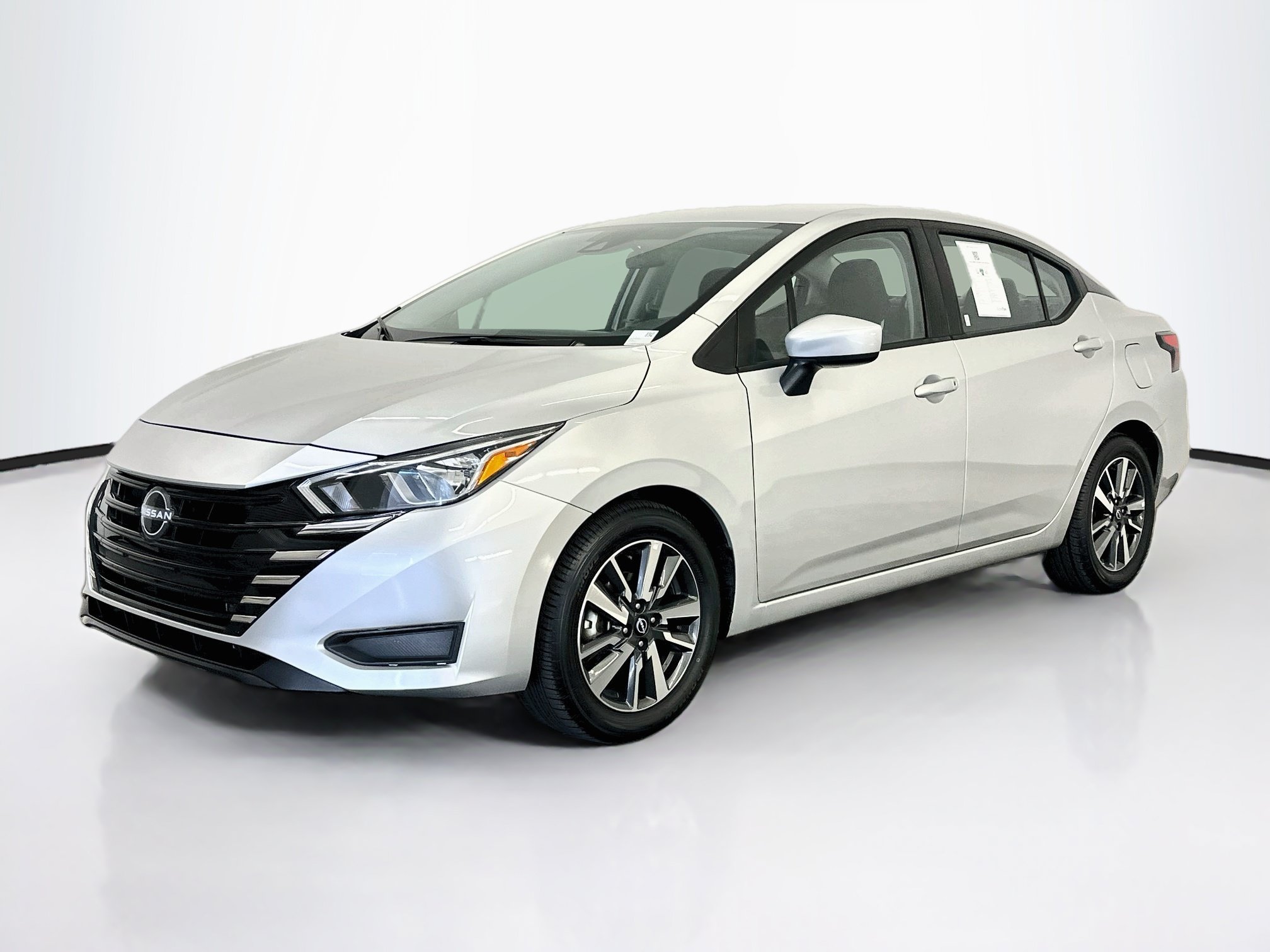 Used 2024 Nissan Versa SV FWD image 3