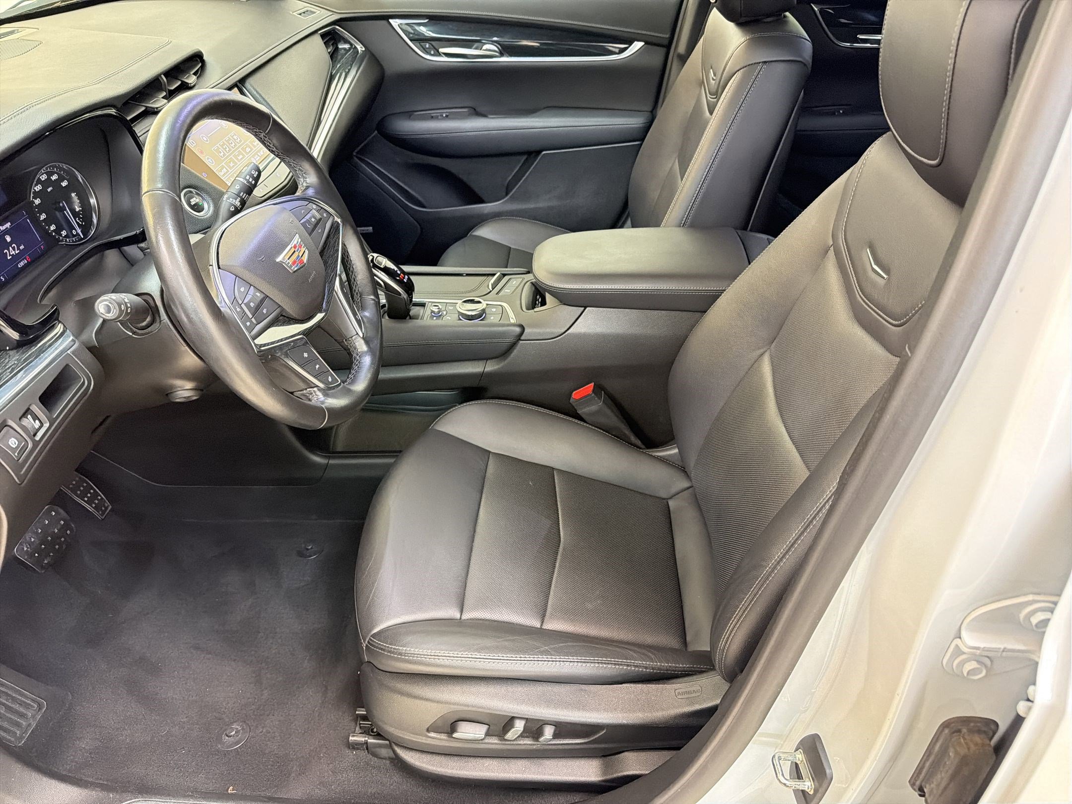 Used 2020 Cadillac XT5 Premium Luxury image 5