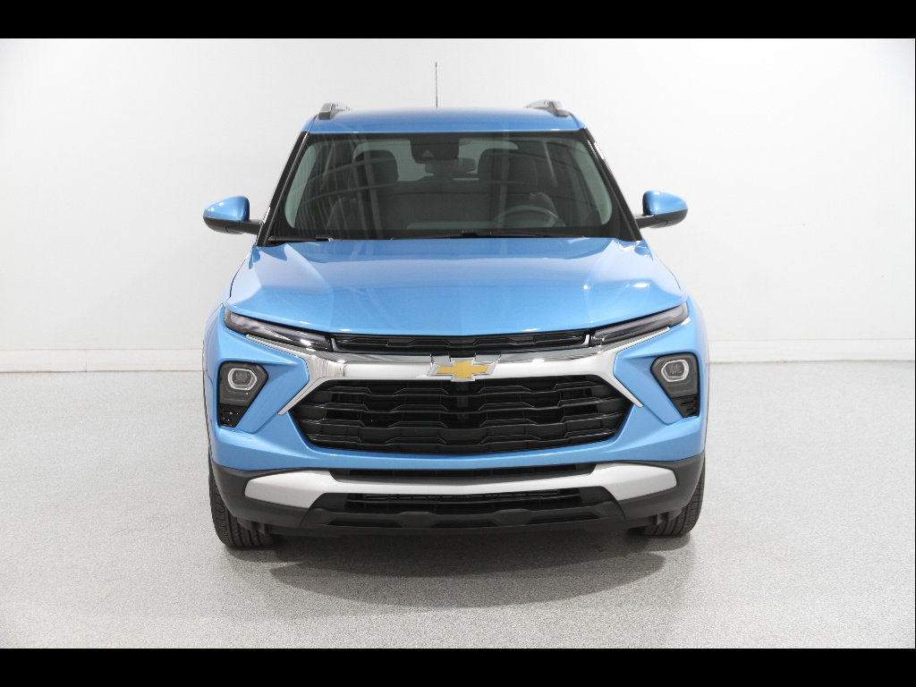 Used 2025 Chevrolet TrailBlazer LT image 2