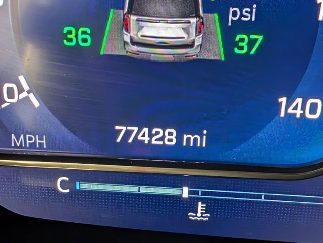 Used 2023 Chevrolet Suburban Premier image 19