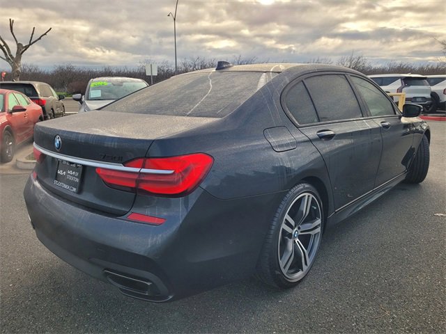 Used 2018 BMW 750i image 4