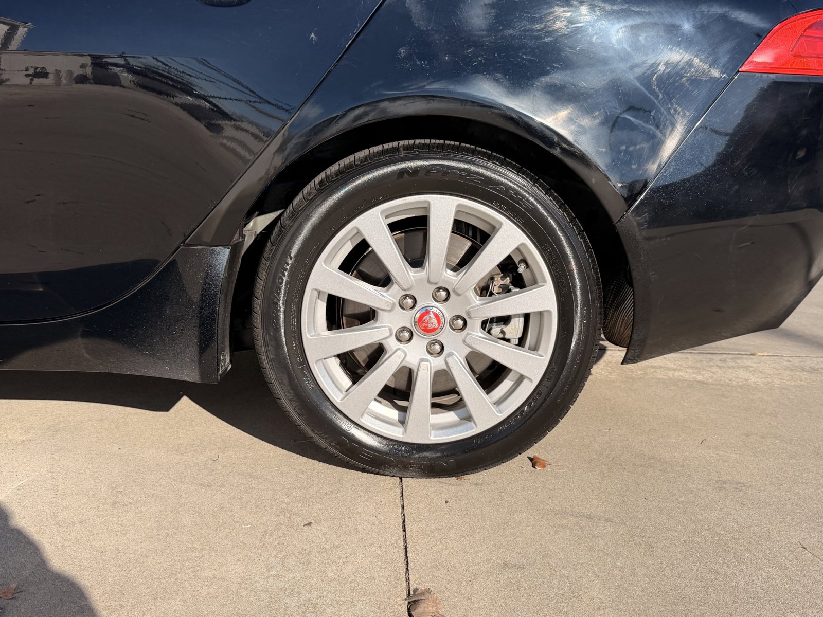 Used 2019 Jaguar XE Premium image 13