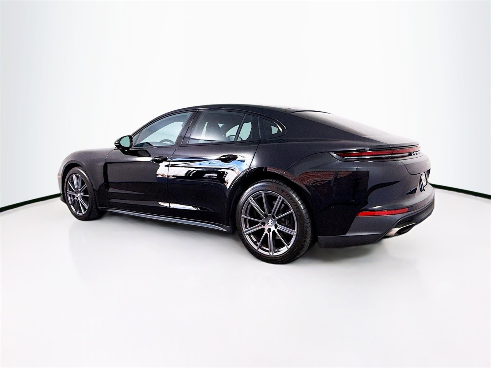 Certified 2025 Porsche Panamera image 3