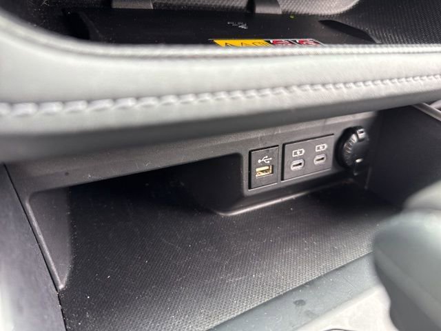 Used 2025 Toyota Highlander XLE image 19