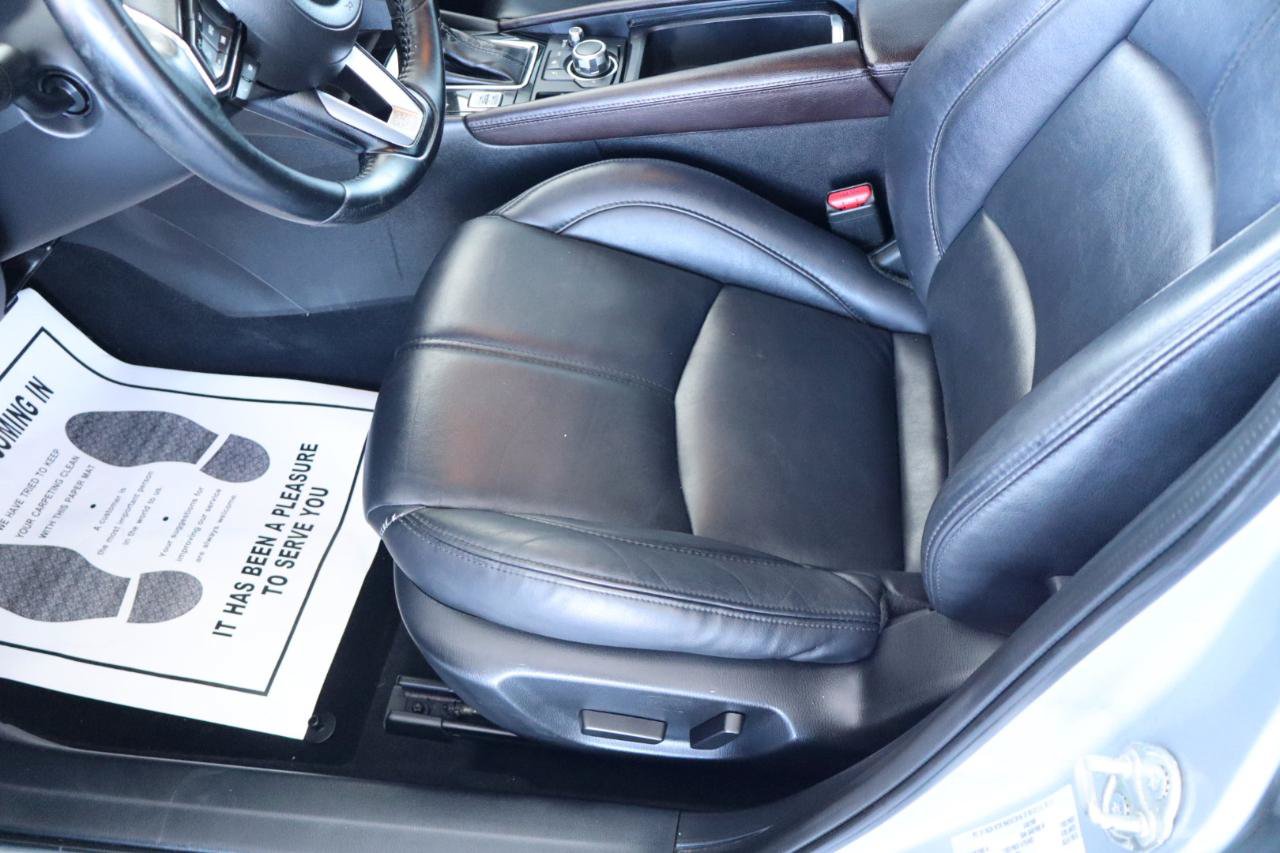 Used 2018 MAZDA MAZDA3 Touring FWD image 13