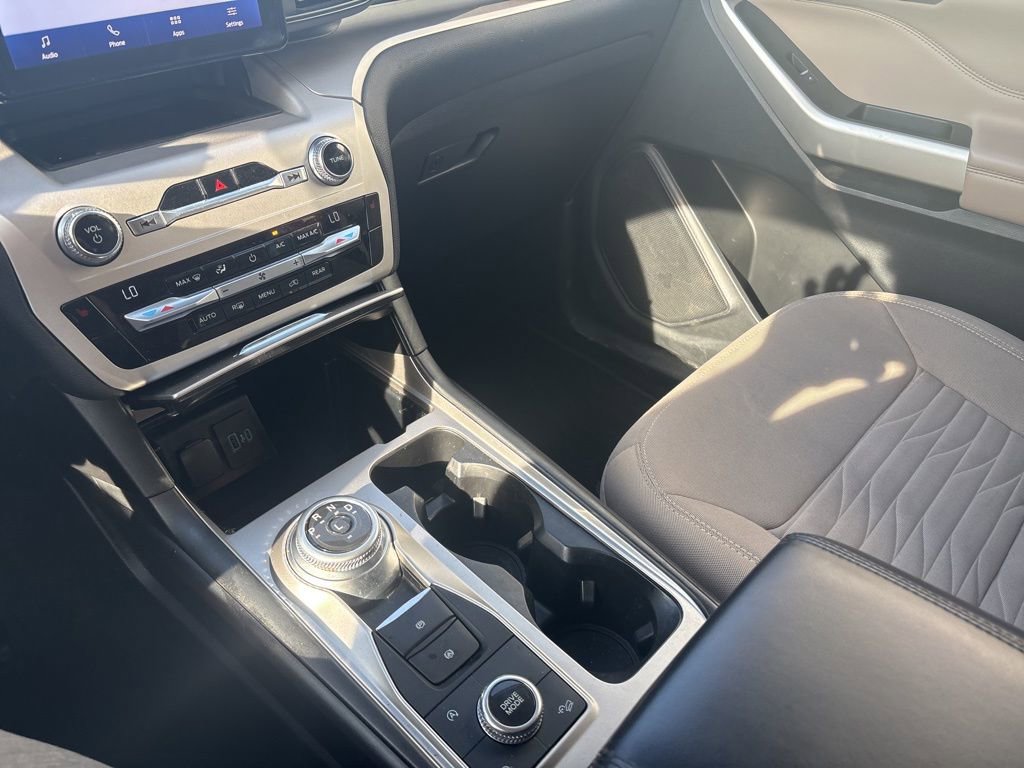 Used 2021 Ford Explorer XLT image 23