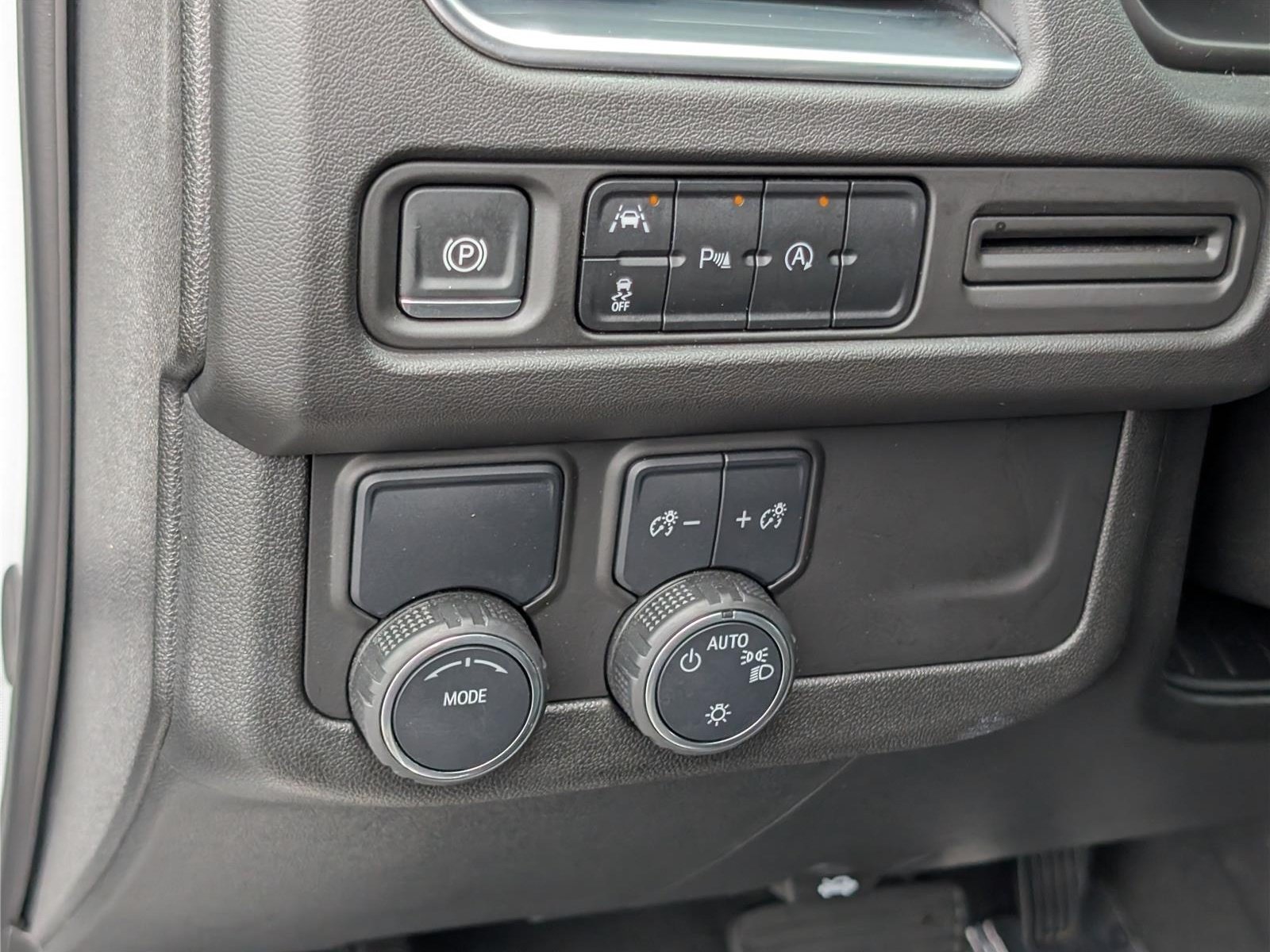 Used 2024 Chevrolet Suburban Premier RWD image 26