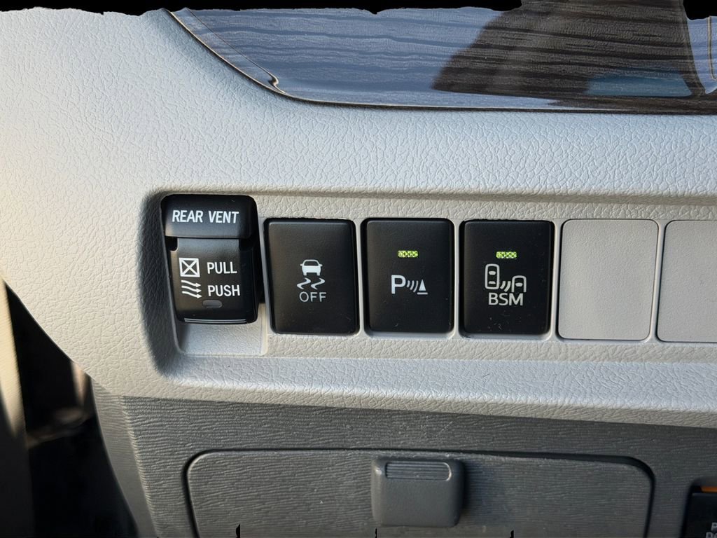 Used 2016 Toyota Sienna XLE Premium w/ Protection Package image 29