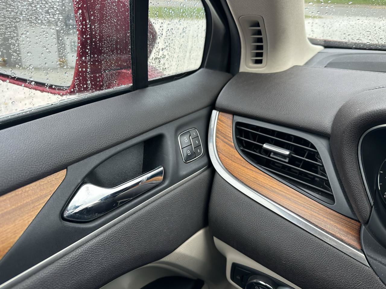 Used 2019 Lincoln MKC Select w/ Select Plus Package FWD image 20