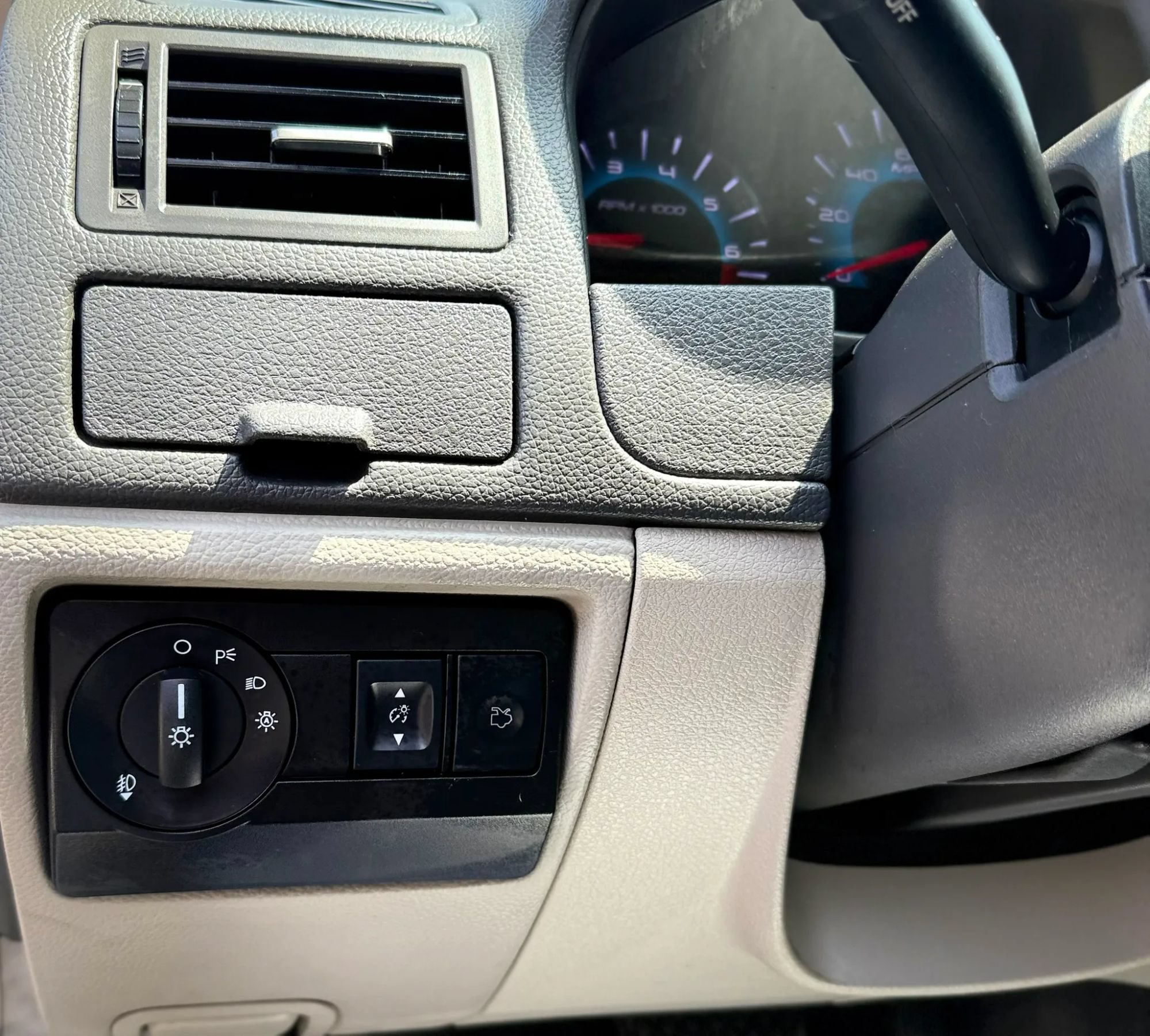 Used 2011 Ford Fusion SEL FWD image 21