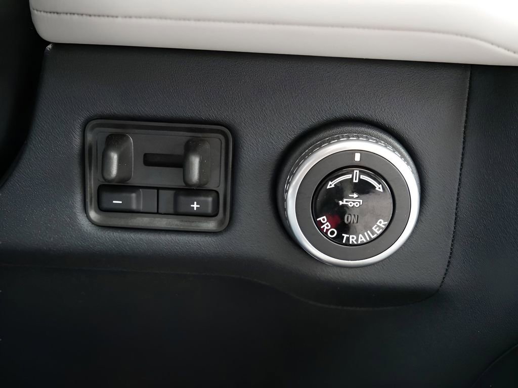 Used 2025 Lincoln Navigator Reserve image 27