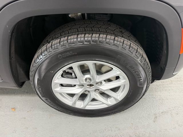 New 2026 Jeep Grand Cherokee L Laredo image 4