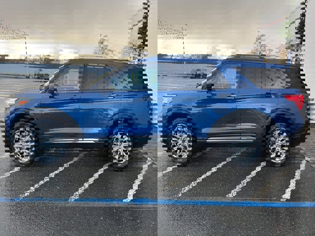 Used 2022 Ford Explorer Limited image 3