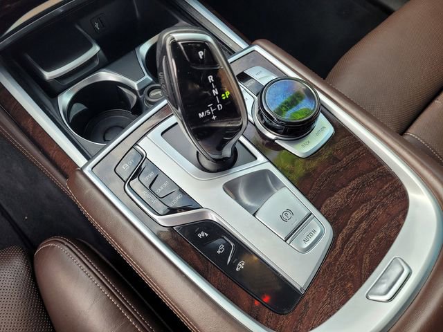 Used 2018 BMW 750i image 17