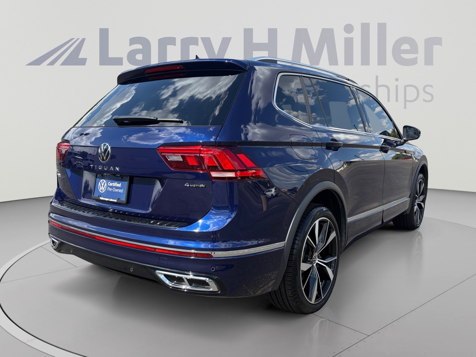 Used 2023 Volkswagen Tiguan SEL R-Line AWD/4WD image 5