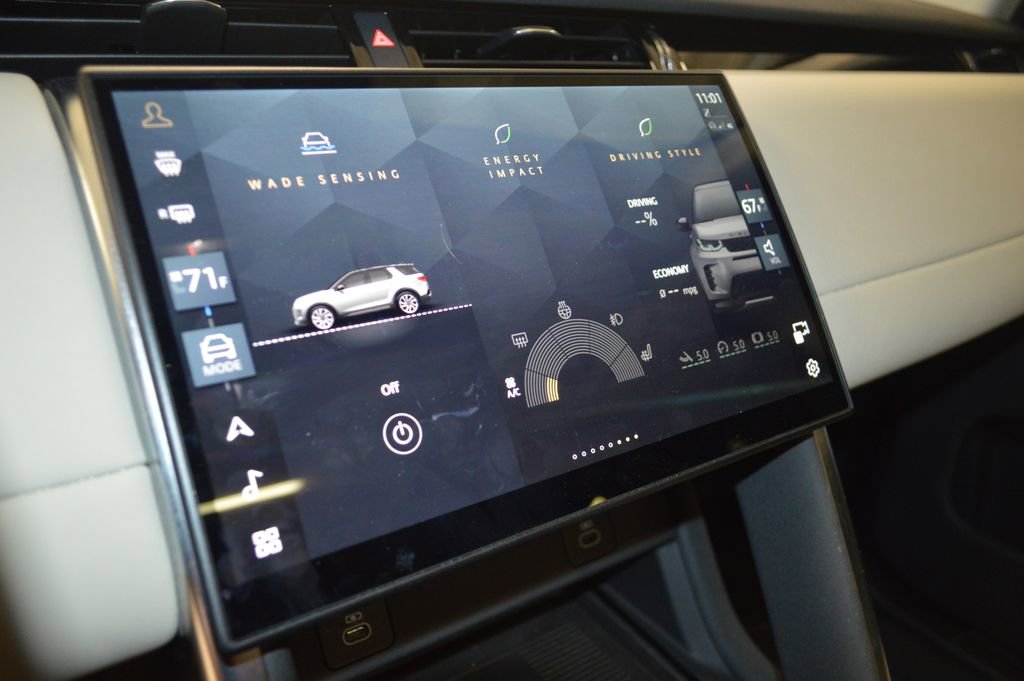 Used 2025 Land Rover Discovery Sport S image 28