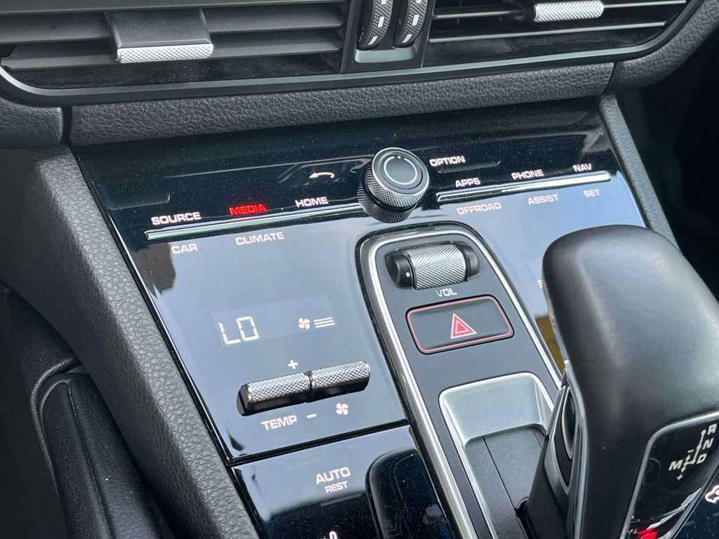 Used 2019 Porsche Cayenne image 34